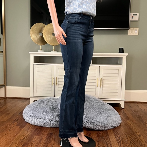 Kensie Hi Rise Long Flare Jeans. Size 29. Super Stretch! Inseam 43’ - Picture 3 of 8